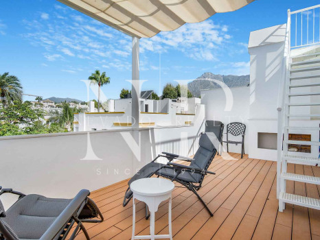 Townhouse for sale in Marbellamar, frontline beach with sea views