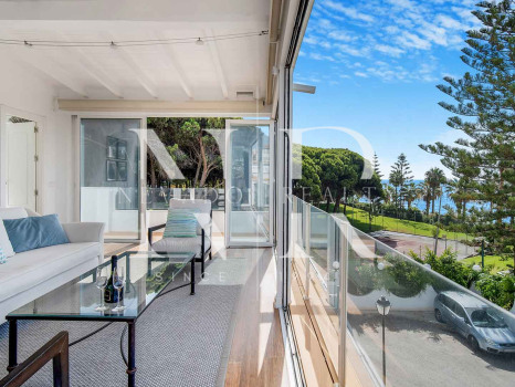 Townhouse for sale in Marbellamar, frontline beach with sea views