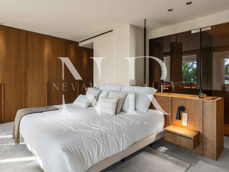 Villa for sale in Nueva Andalucía