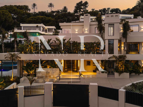 Villa for sale in Nueva Andalucía