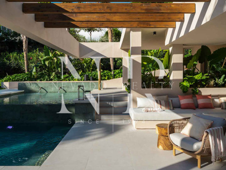 Villa for sale in Nueva Andalucía