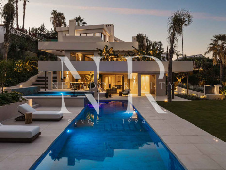 Villa for sale in Nueva Andalucía