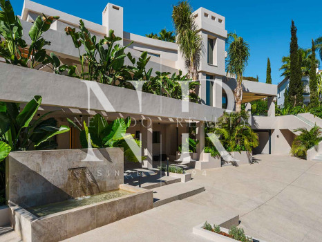 Villa for sale in Nueva Andalucía