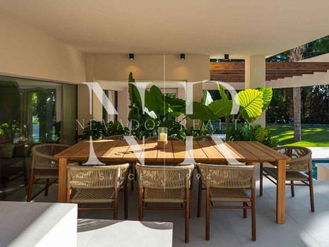 Villa for sale in Nueva Andalucía