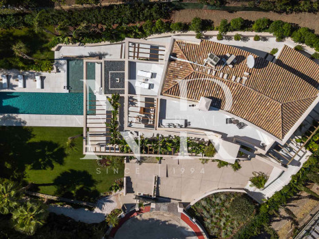 Villa for sale in Nueva Andalucía