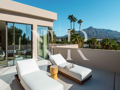 Villa for sale in Nueva Andalucía