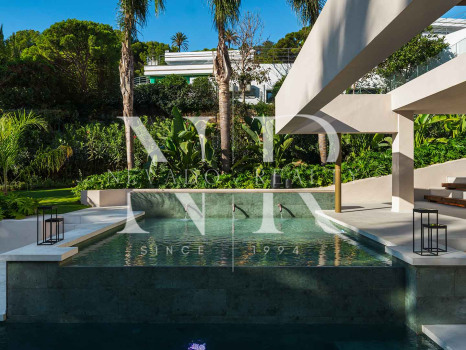 Villa for sale in Nueva Andalucía