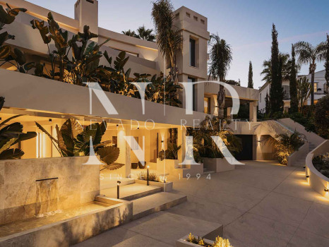 Villa for sale in Nueva Andalucía