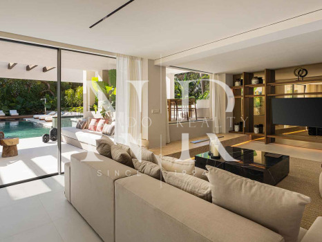Villa for sale in Nueva Andalucía