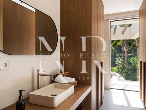 Villa for sale in Nueva Andalucía