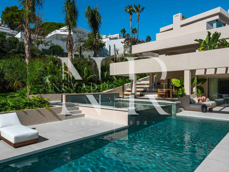 Villa for sale in Nueva Andalucía