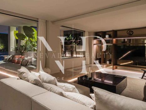 Villa for sale in Nueva Andalucía