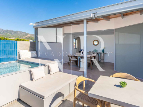 Penthouse for sale in Playa de la Fontanilla, Marbella, on the second line from the beach