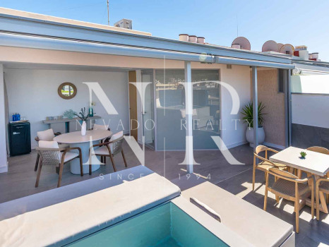 Penthouse for sale in Playa de la Fontanilla, Marbella, on the second line from the beach