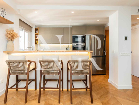 Penthouse for sale in Playa de la Fontanilla, Marbella, on the second line from the beach