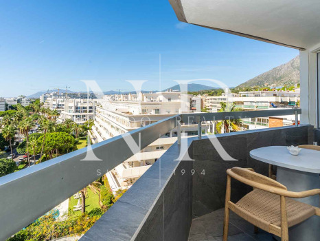 Penthouse for sale in Playa de la Fontanilla, Marbella, on the second line from the beach