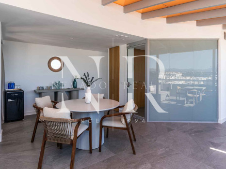 Penthouse for sale in Playa de la Fontanilla, Marbella, on the second line from the beach