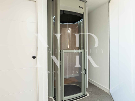 Penthouse for sale in Playa de la Fontanilla, Marbella, on the second line from the beach
