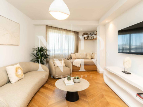 Penthouse for sale in Playa de la Fontanilla, Marbella, on the second line from the beach