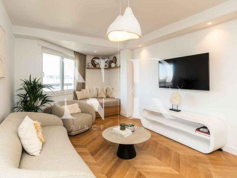 Penthouse for sale in Playa de la Fontanilla, Marbella, on the second line from the beach
