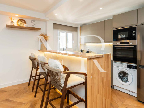 Penthouse for sale in Playa de la Fontanilla, Marbella, on the second line from the beach