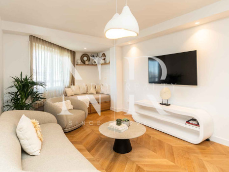 Penthouse for sale in Playa de la Fontanilla, Marbella, on the second line from the beach