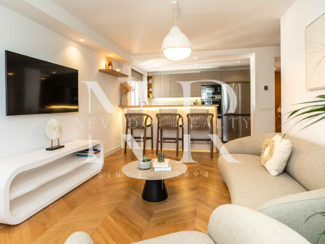 Penthouse for sale in Playa de la Fontanilla, Marbella, on the second line from the beach
