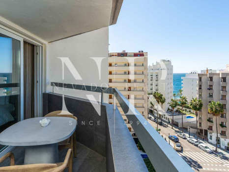 Penthouse for sale in Playa de la Fontanilla, Marbella, on the second line from the beach