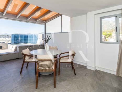 Penthouse for sale in Playa de la Fontanilla, Marbella, on the second line from the beach