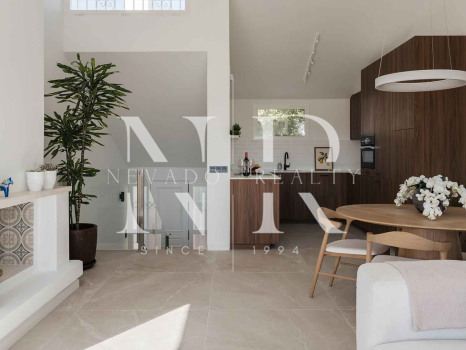 Townhouse for Sale in Atalaya, Estepona, with Golf Views