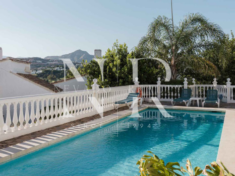 Townhouse for Sale in Atalaya, Estepona, with Golf Views