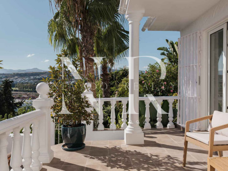 Townhouse for Sale in Atalaya, Estepona, with Golf Views