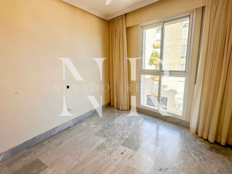 Apartamento en alquiler de larga temporada en Marbella centro con vistas al mar