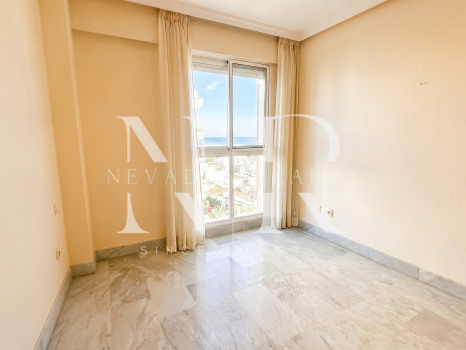Apartamento en alquiler de larga temporada en Marbella centro con vistas al mar
