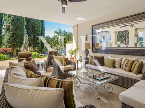 Apartment for sale in Las Alamandas, Marbella