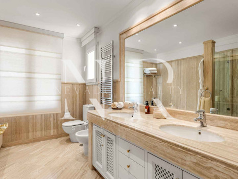 Apartment for sale in Las Alamandas, Marbella