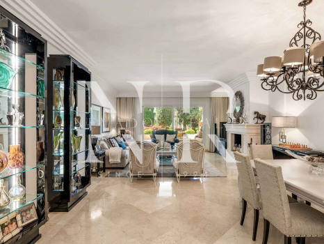 Apartment for sale in Las Alamandas, Marbella