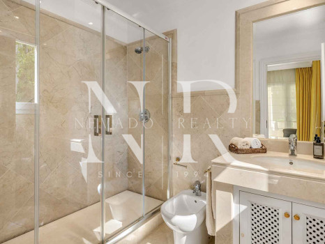 Apartment for sale in Las Alamandas, Marbella