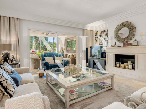Apartment for sale in Las Alamandas, Marbella
