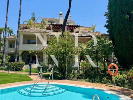Apartment for sale in Las Alamandas, Marbella