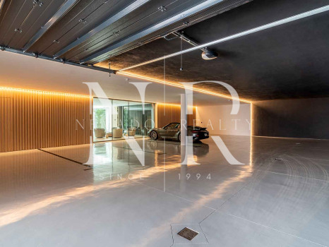 Golden Mile villa very close to the beach for sale
