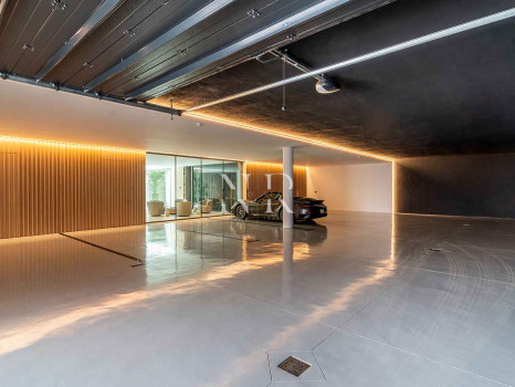 Golden Mile villa very close to the beach for sale