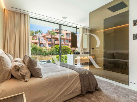 Golden Mile villa very close to the beach for sale