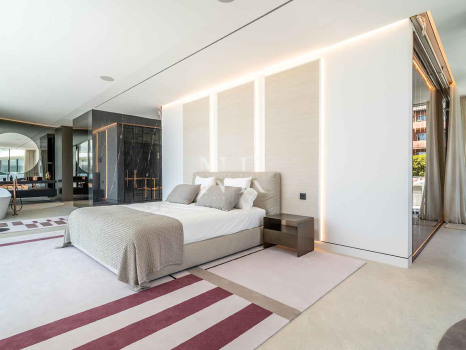 Golden Mile villa very close to the beach for sale