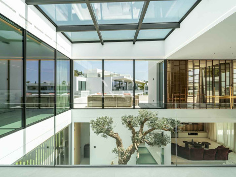 Golden Mile villa very close to the beach for sale