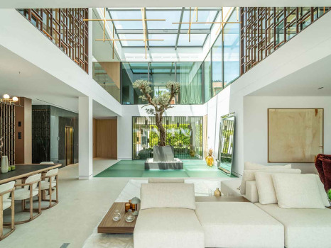 Golden Mile villa very close to the beach for sale