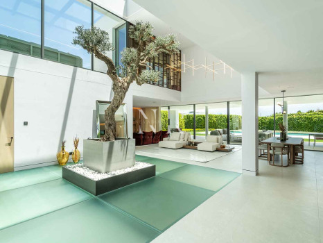 Golden Mile villa very close to the beach for sale