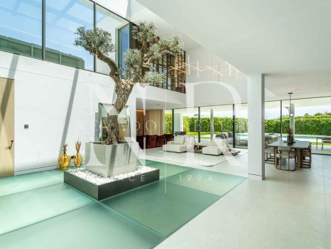 Golden Mile villa very close to the beach for sale