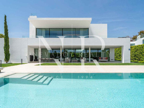 Golden Mile villa very close to the beach for sale