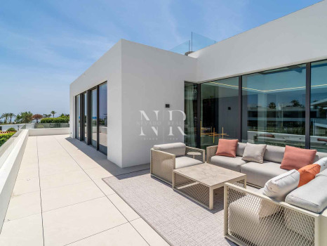 Golden Mile villa very close to the beach for sale